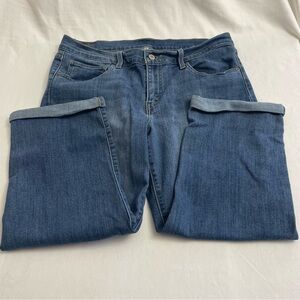 Levi's Denim Capris Mid-Rise Cuffed Hem Medium Wash Blue Women’s Size 31